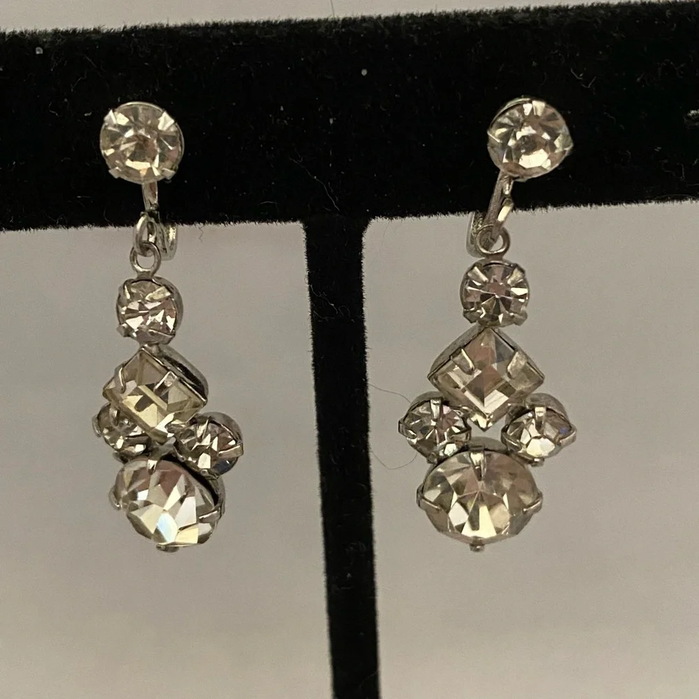 Vintage silver tone screw back earrings with clear rhinestone drops - Picture 1 of 3